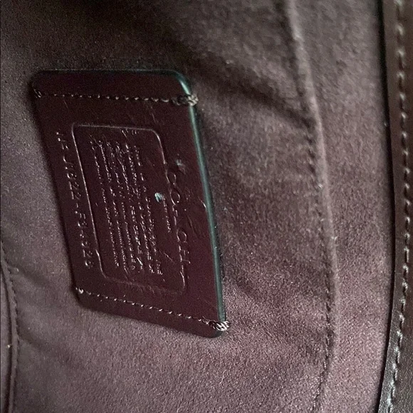 Elegant Black Chain Shoulder Bag - Picture 2 of 9